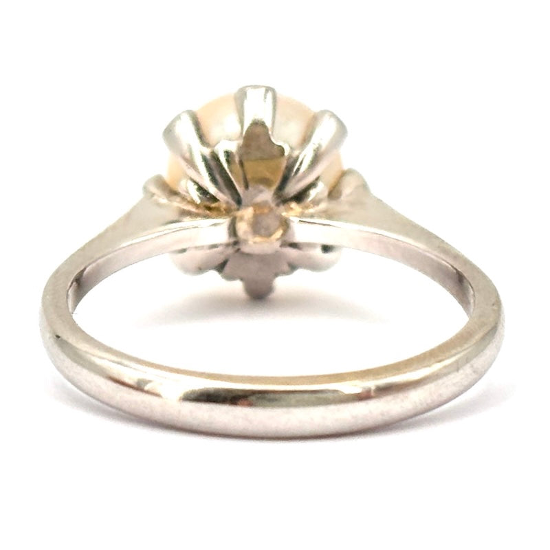 Anello vintage perla, oro bianco; 4.12 gr