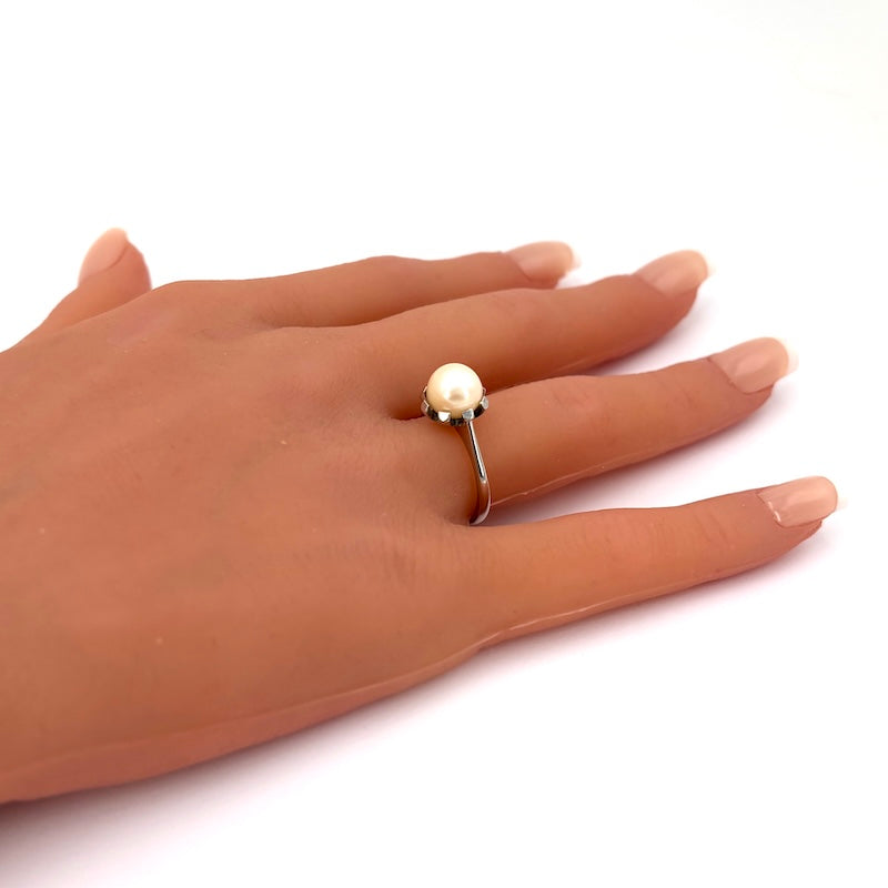 Anello vintage perla, oro bianco; 4.12 gr