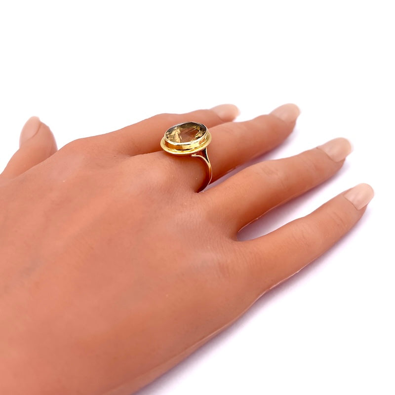Anello vintage quarzo citrino e oro giallo; 7.22 gr