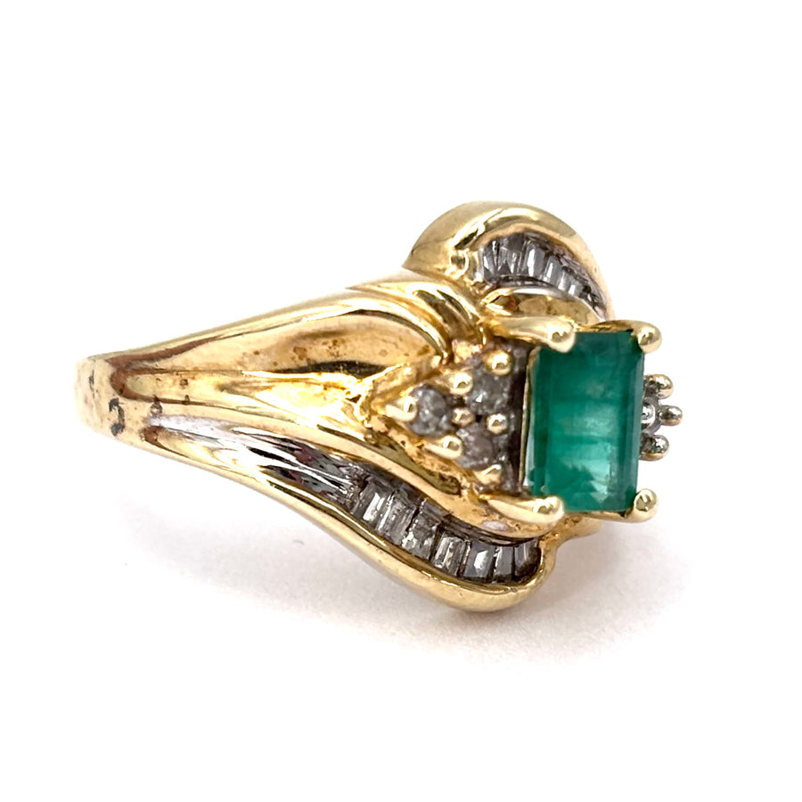 Anello vintage smeraldo taglio smeraldo e diamanti, in oro giallo; 4.02 gr