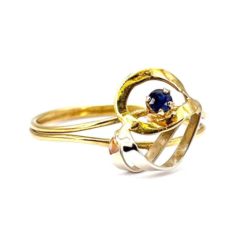Anello vintage zaffiro, oro bicolore; 1.36 gr