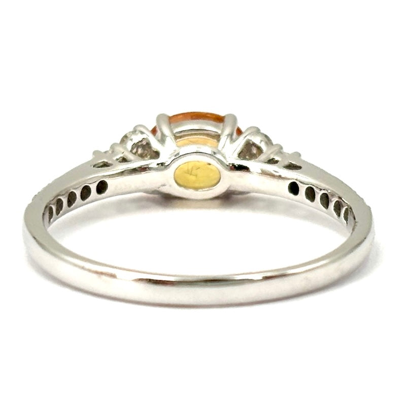 Anello zaffiro giallo e brillanti, oro bianco; 1.92 gr - Certificato IGI