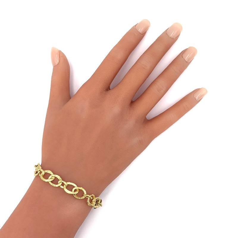 Bracciale catena battuta oro giallo; 11.75 gr - 18 cm