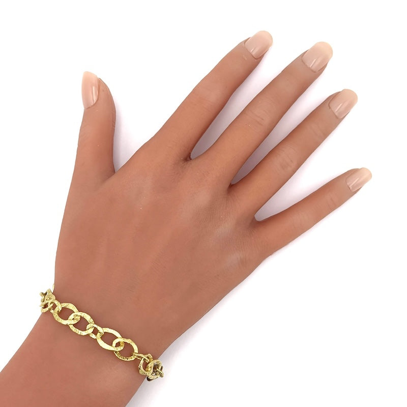 Bracciale catena battuta oro giallo; 11.75 gr - 18 cm