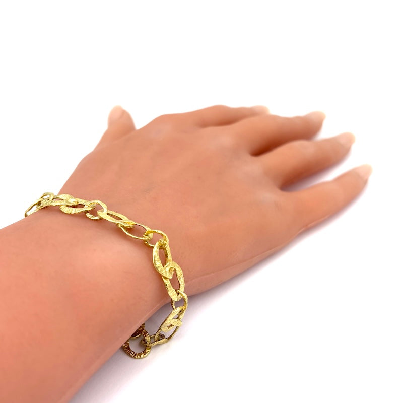 Bracciale catena battuta oro giallo; 11.75 gr - 18 cm