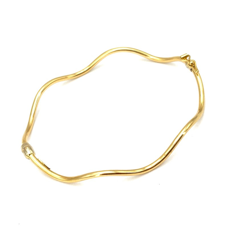 Bracciale cerchio rigido ondulato, oro giallo; 3.35 gr
