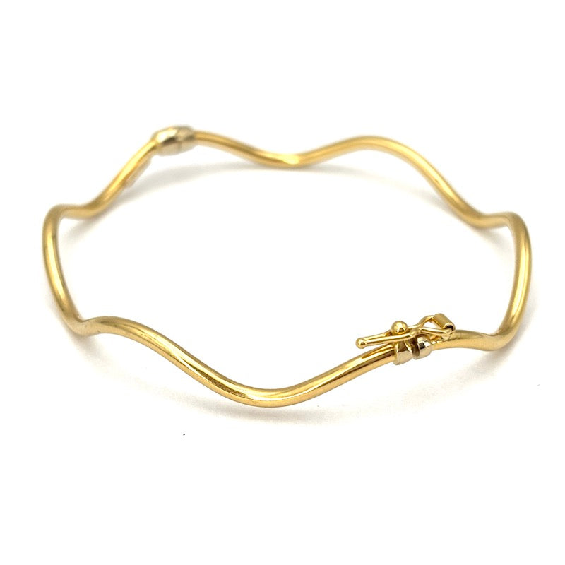 Bracciale cerchio rigido ondulato, oro giallo; 3.35 gr