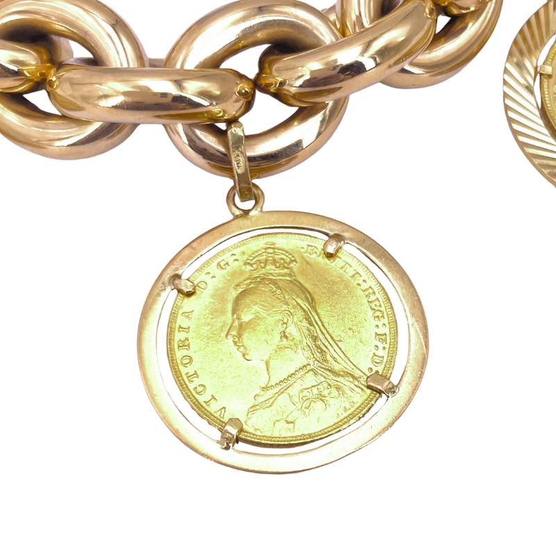 Bracciale maxi catena vintage, charms monete sterline oro; 68.37 gr
