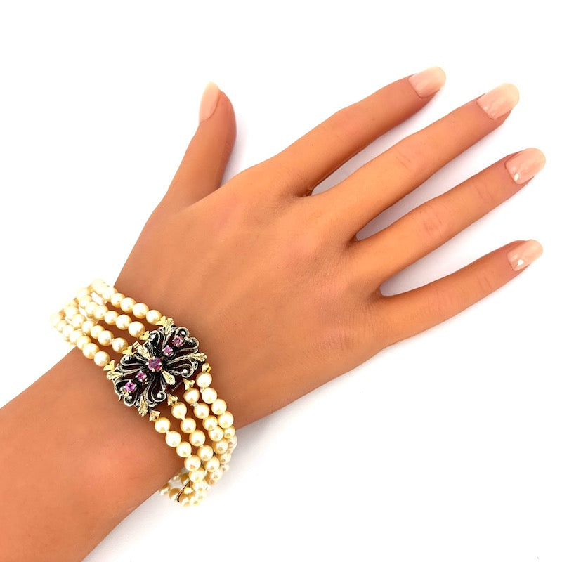 Bracciale perle a 4 fili con chiusura vintage rubini, oro e argento; 19.5 cm - 30.01 gr