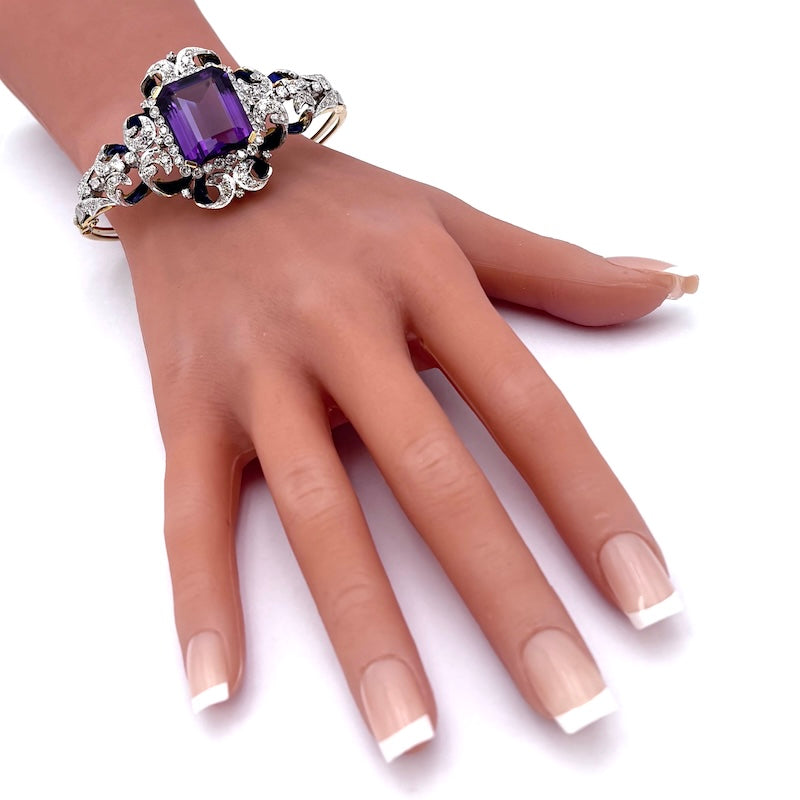 Bracciale rigido capolavoro antico, ametista, brillanti e smalti, in oro; 45.3 gr