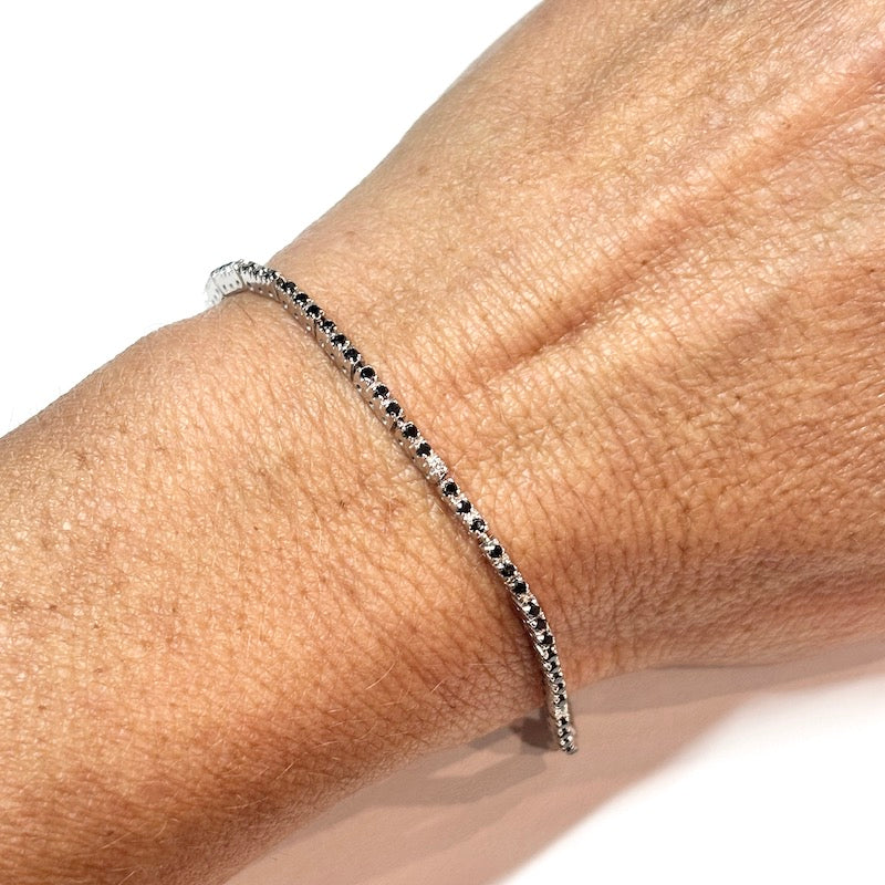 Bracciale tennis brillanti neri e bianchi, oro bianco; 7.7 gr - 15.3 cm