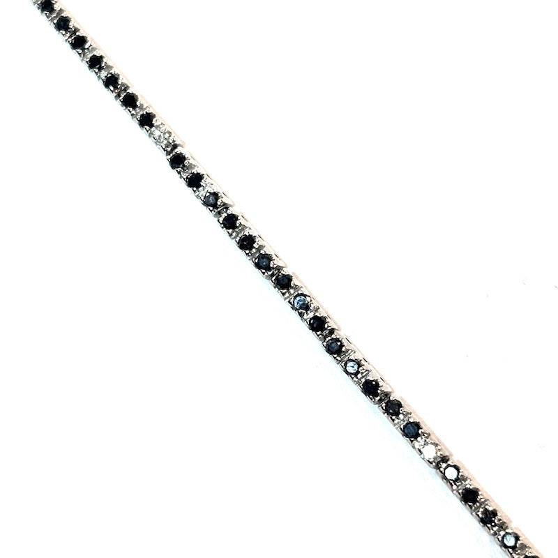 Bracciale tennis brillanti neri e bianchi, oro bianco; 7.7 gr - 15.3 cm