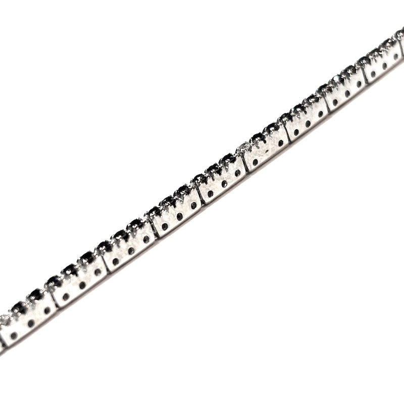 Bracciale tennis brillanti neri e bianchi, oro bianco; 7.7 gr - 15.3 cm