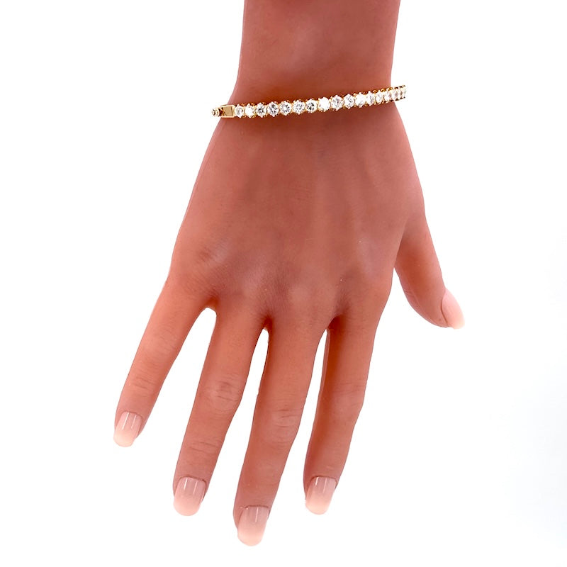 Bracciale tennis rigido oro giallo e brillanti; 16.6 gr