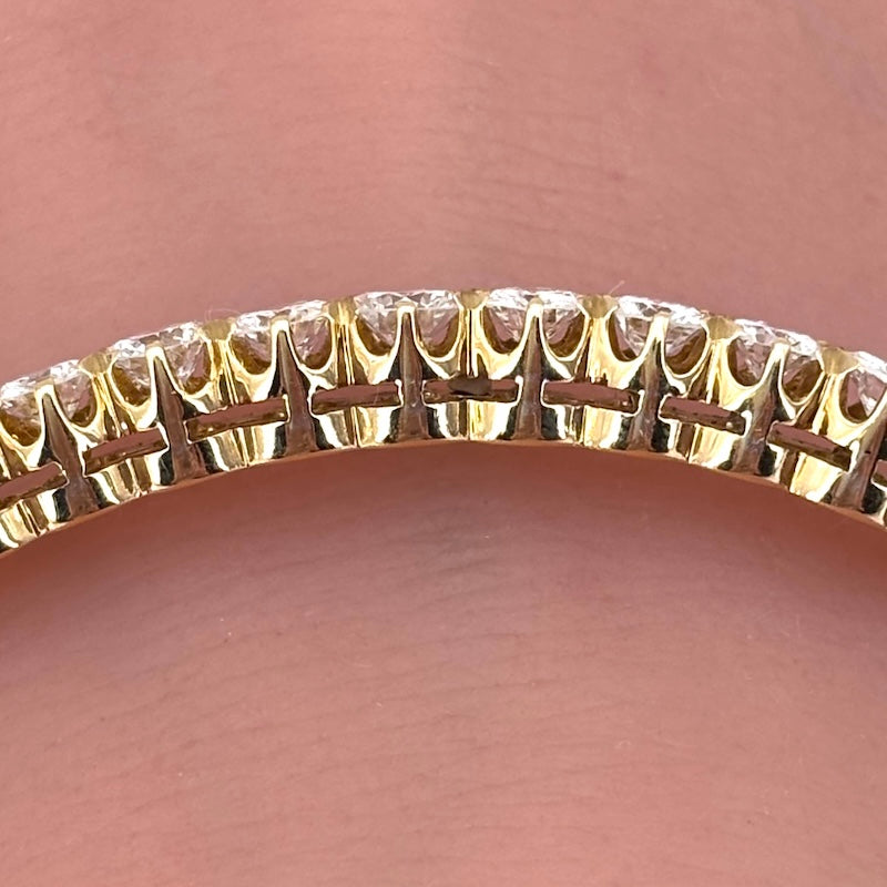 Bracciale tennis rigido oro giallo e brillanti; 16.6 gr