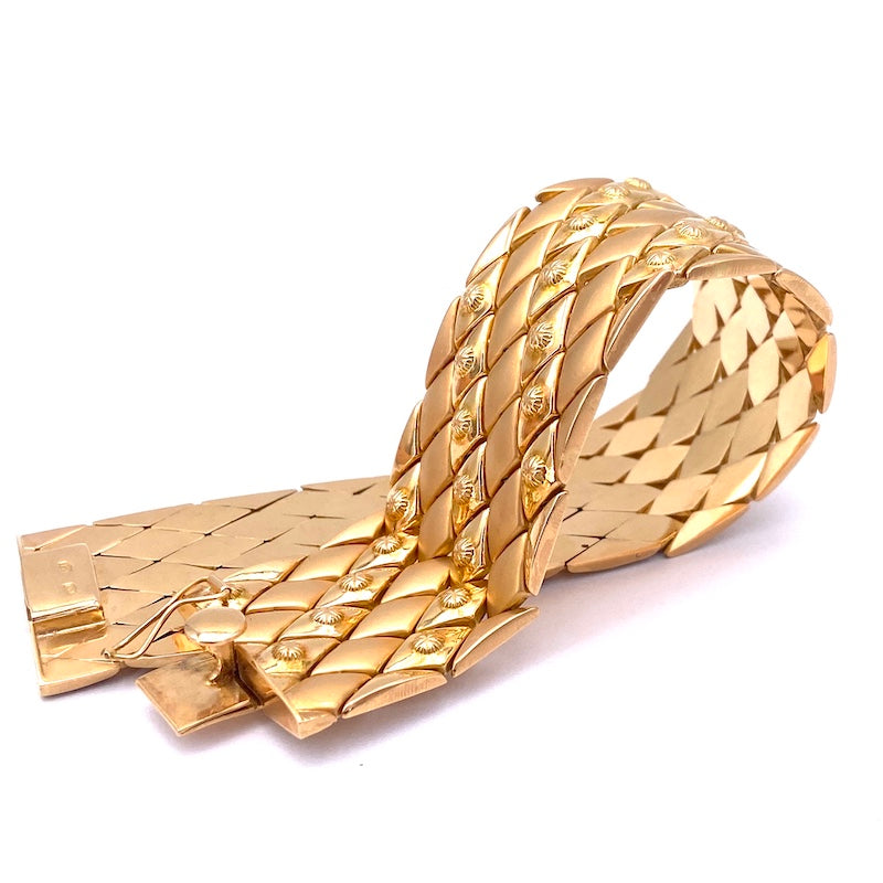 Bracciale vintage oro, polsino a fascia larga rombi; 51.83 gr
