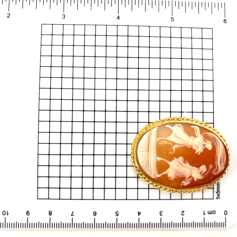 Ciondolo-spilla cammeo ancelle e cordonetto oro; 10.05 gr