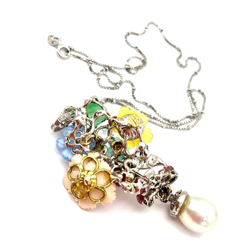 Ciondolo artistico bouquet, gemme multicolor, brillanti e perla australiana, in oro, con catenina palline; 19.76 gr