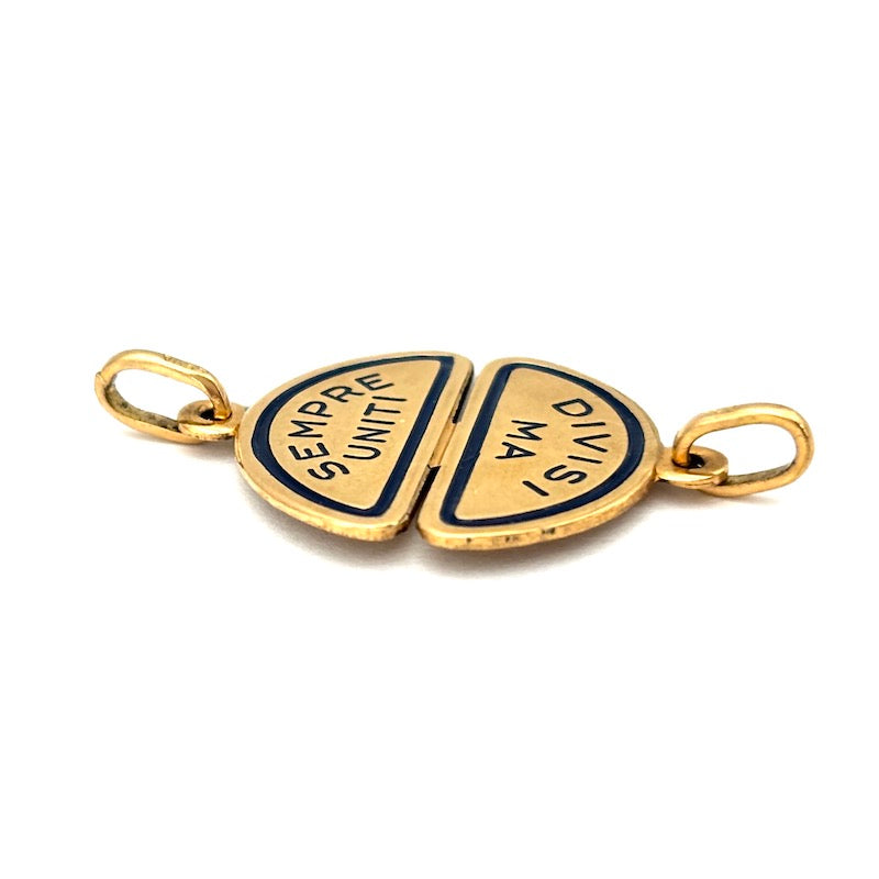 Ciondolo charm spezzabile, "Divisi ma sempre uniti", oro giallo 18 kt; 4.68 gr