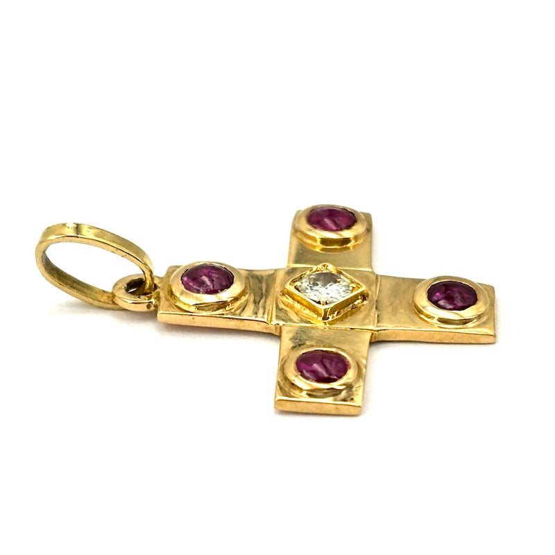 Ciondolo croce, rubini, brillante e oro giallo gr