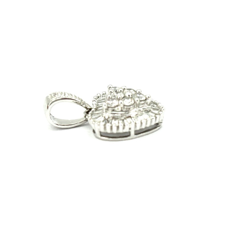 Ciondolo cuore diamanti, oro bianco; 1.27 gr