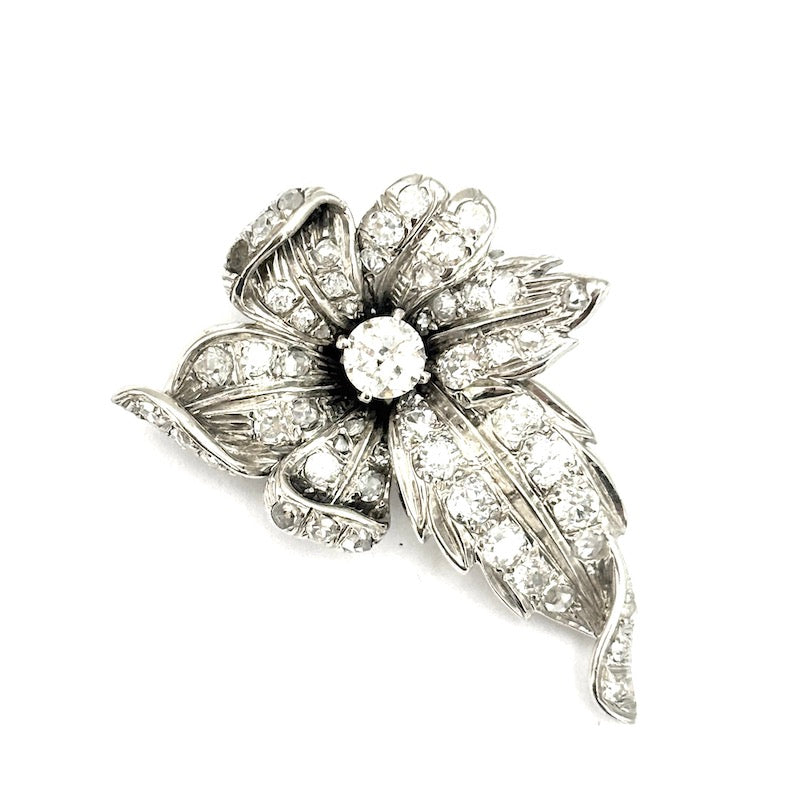 Ciondolo d'epoca anni '40-'50, fiore e foglia, oro e diamanti; 6.38 gr