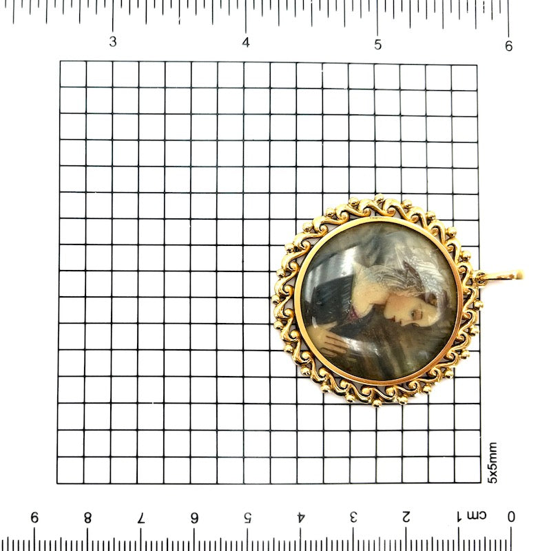 Ciondolo dipinto antico, con miniatura circolare dama dipinta a mano, oro; 12.59 gr