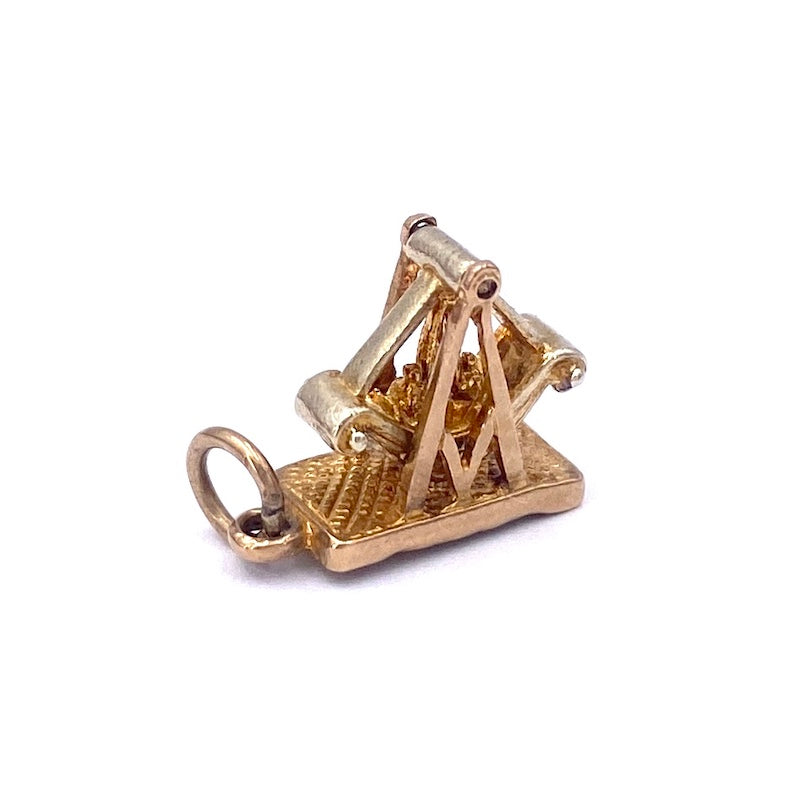 Ciondolo dondolo charm inglese vintage da collezione, oro; 2.16 gr