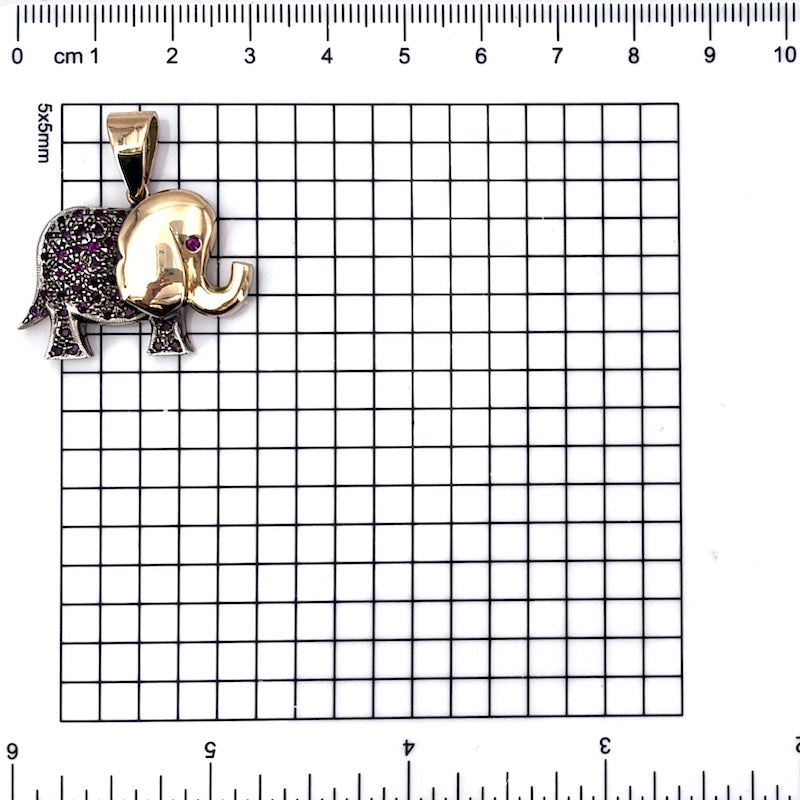 Ciondolo elefante in stile, rubini; 10.48 gr