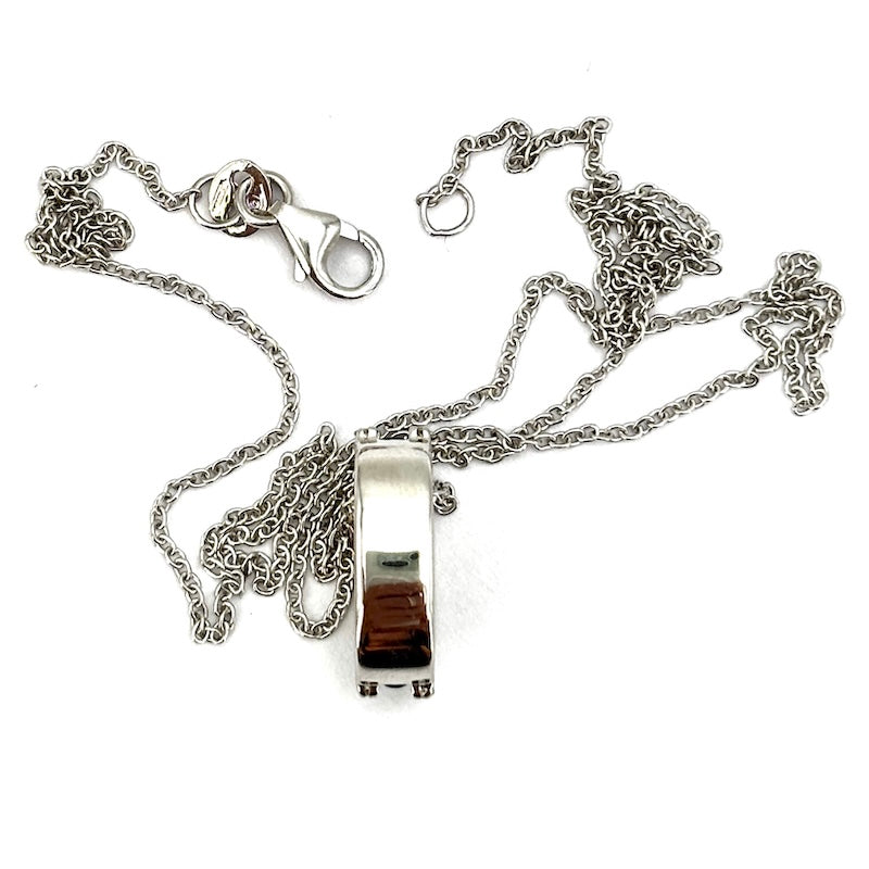 Ciondolo fiammifero ovale con zaffiri, brillanti e oro; 3.35 gr