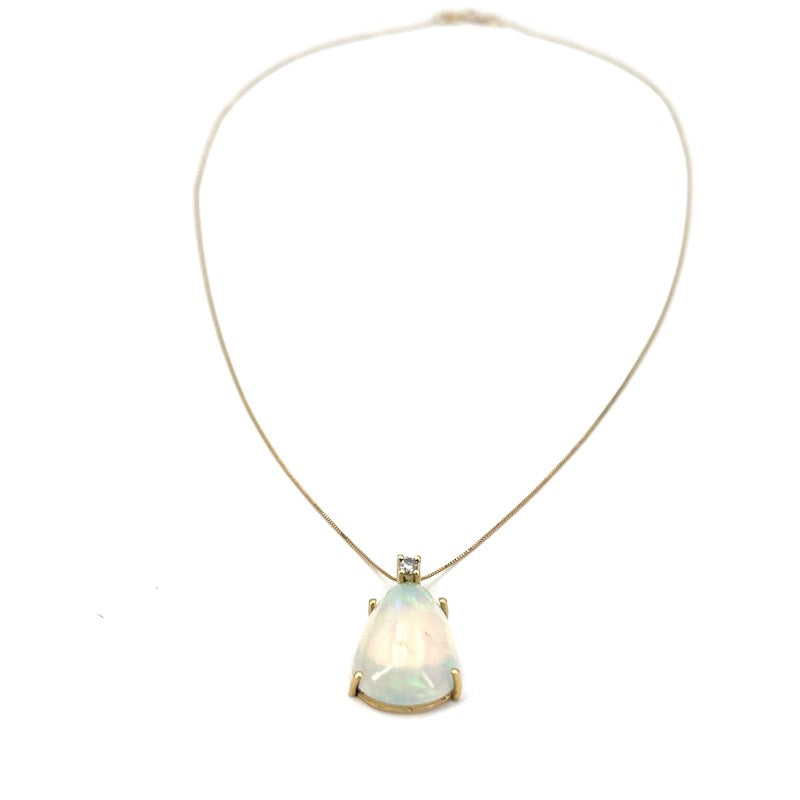 Ciondolo goccia opale con brillante e catenina in oro gaillo; 2.9 gr