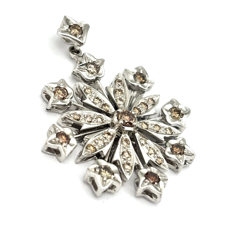 Ciondolo maxi, con diamanti brown in oro bianco; 9.45 gr