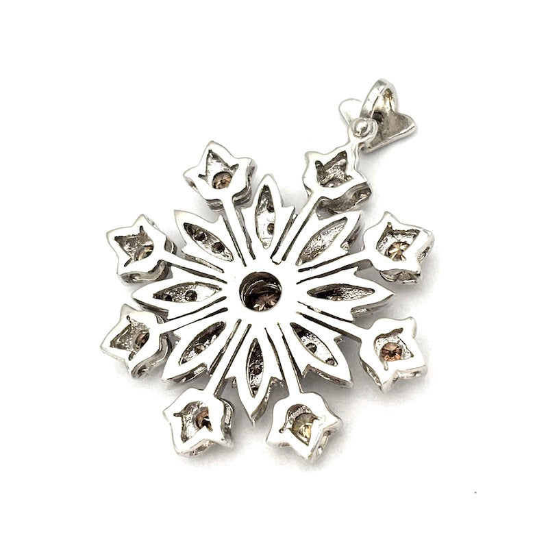 Ciondolo maxi, con diamanti brown in oro bianco; 9.45 gr