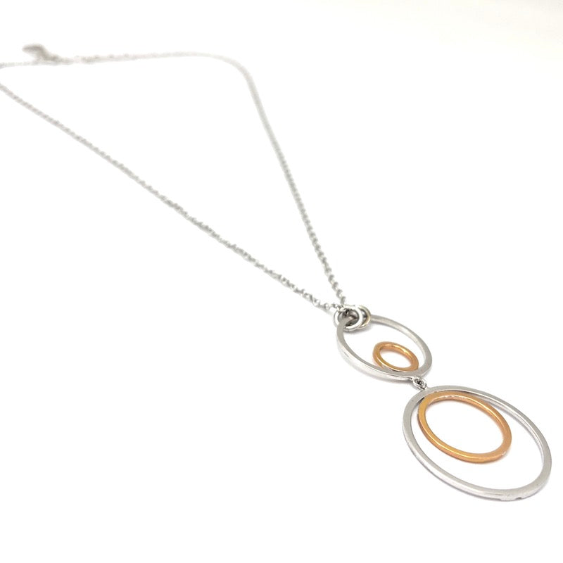 Ciondolo maxi design cerchi oro bianco e rosa con catenina; 9.33 gr