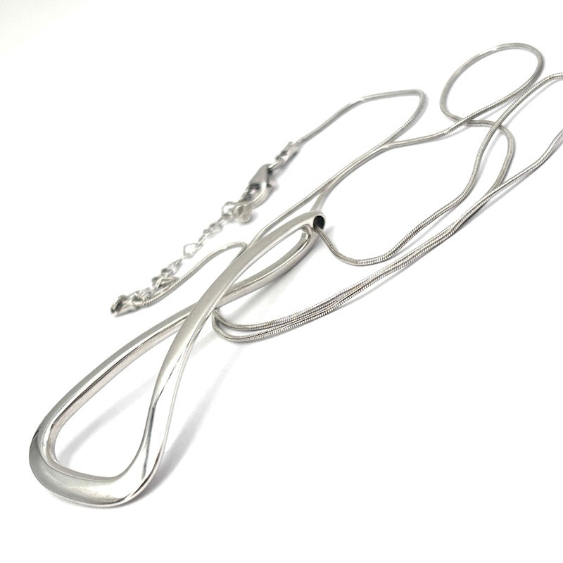 Ciondolo maxi design oro bianco con catena; 7.11 gr