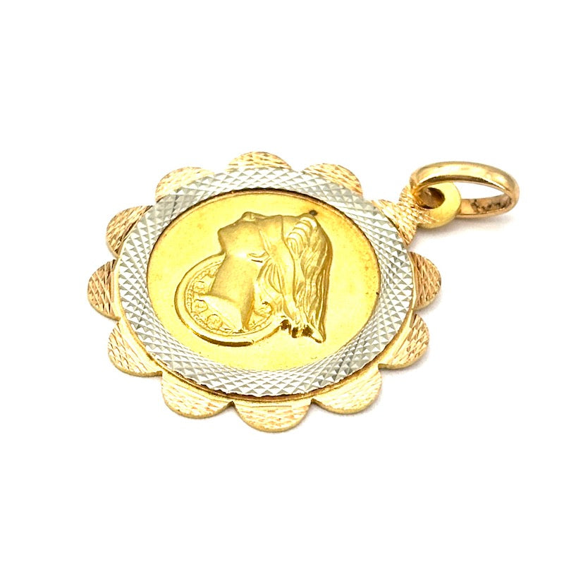 Ciondolo medaglia Dea Bendata, oro 18 kt; 5.52 gr