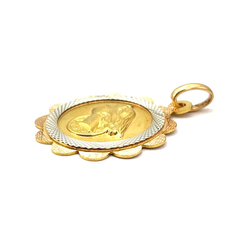 Ciondolo medaglia Dea Bendata, oro 18 kt; 5.52 gr