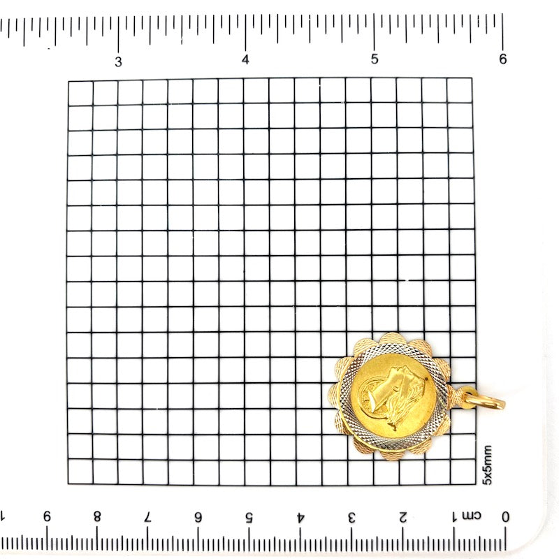 Ciondolo medaglia Dea Bendata, oro 18 kt; 5.52 gr