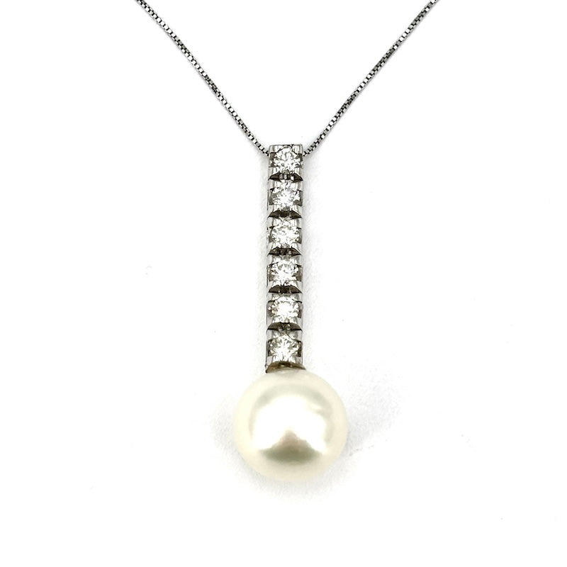 Ciondolo perla Akoya e brillanti, oro bianco; 2.80 gr