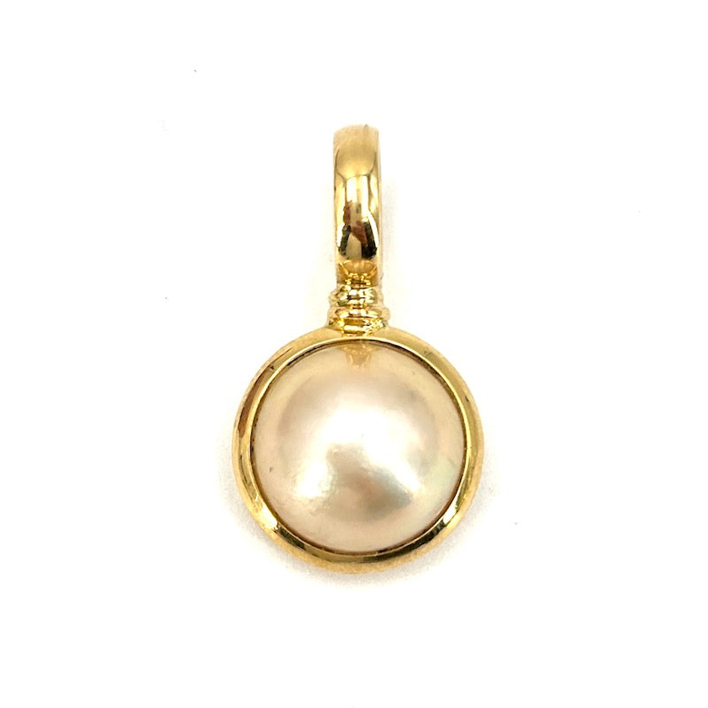 Ciondolo perla mabè, oro giallo; 4.21 gr