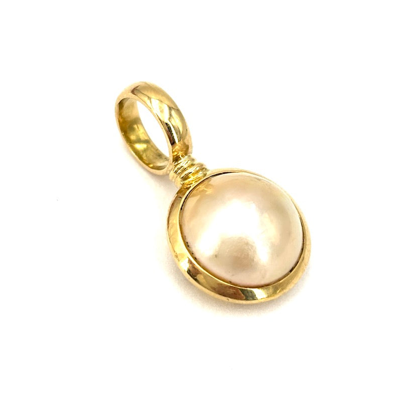 Ciondolo perla mabè, oro giallo; 4.21 gr