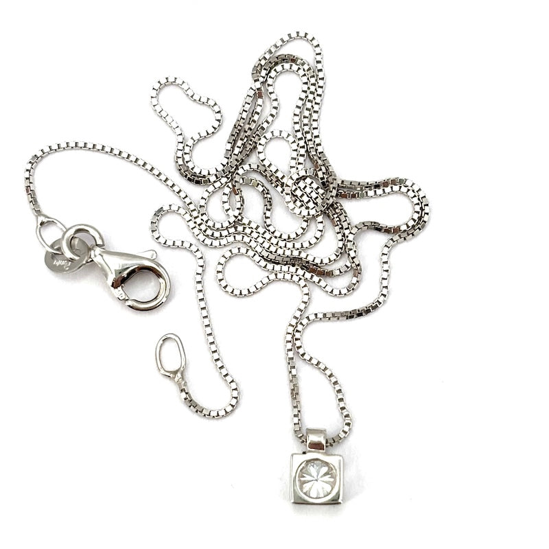 Ciondolo punto luce brillante solitario e oro - 0.16 ct; 2.20 gr.