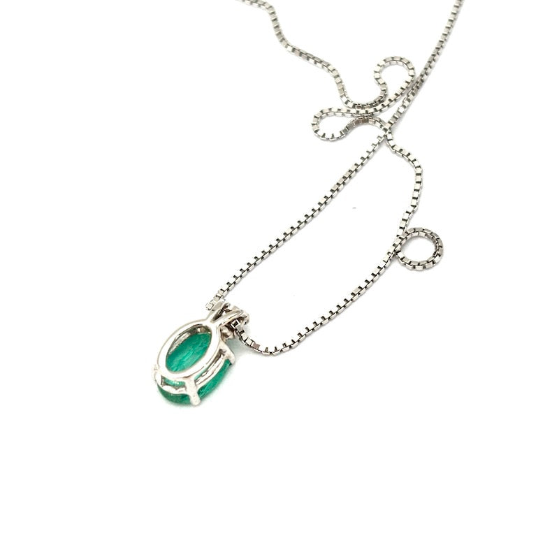 Ciondolo punto luce smeraldo, brillante e oro; 2.17 gr