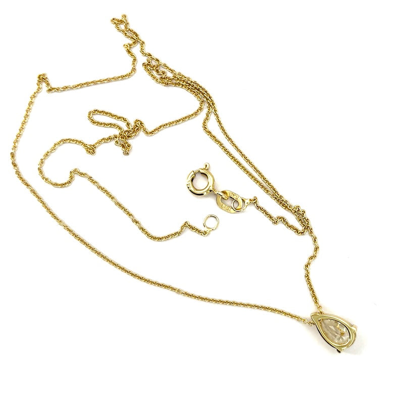 Ciondolo punto luce solitario di diamante fancy a goccia e oro giallo - 0.72 ct; 1.62 gr