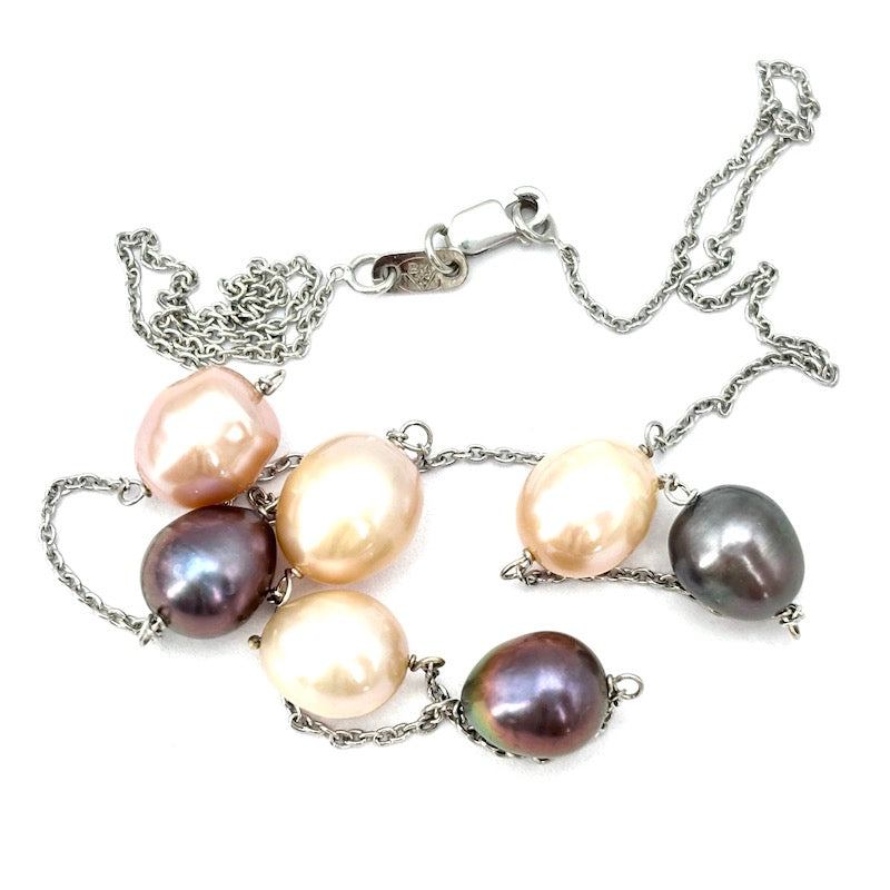 Collana a Y catena alternata perle bianco-nere e oro bianco, 40 cm; 10.73 gr