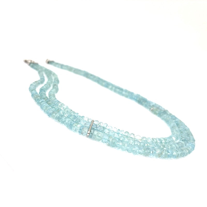 Collana acquamarina a tre fili e oro bianco - 42 cm; 55.88 gr