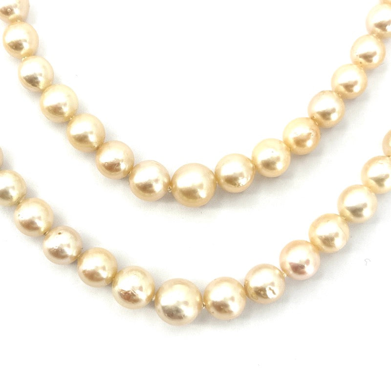 Collana doppio filo di perle, chiusura fiore in stile oro, perla e brillanti; 56.72 gr - 48 cm