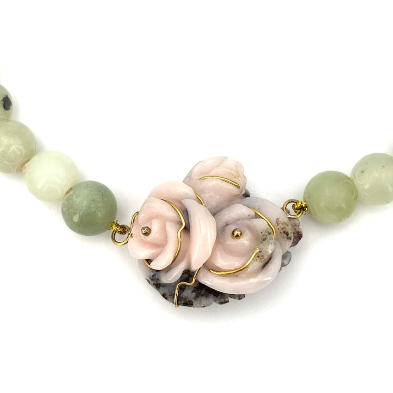 Collana girocollo giada e rose di quarzo; 67.03 gr, 45 cm