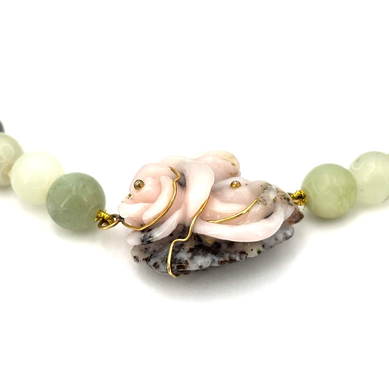 Collana girocollo giada e rose di quarzo; 67.03 gr, 45 cm