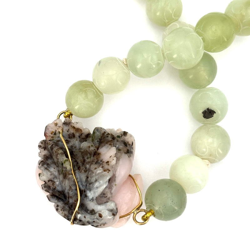 Collana girocollo giada e rose di quarzo; 67.03 gr, 45 cm